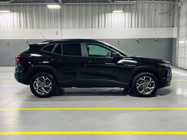2025 Mosaic Black Metallic Chevrolet Trax LT FWD SUV