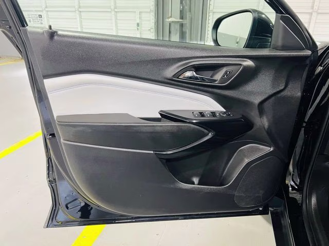 2025 Mosaic Black Metallic Chevrolet Trax LT FWD SUV