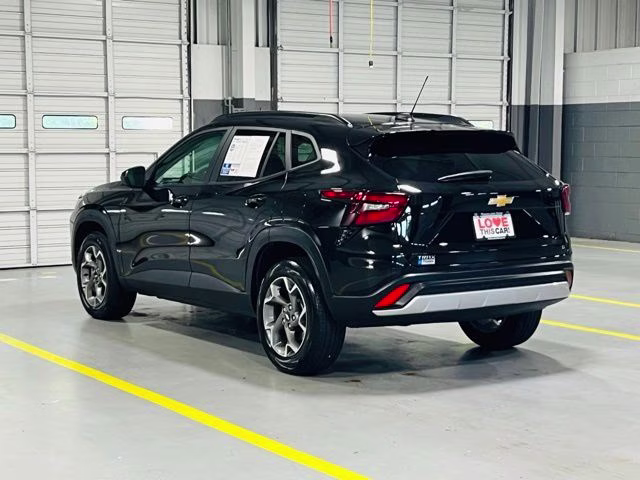 2025 Mosaic Black Metallic Chevrolet Trax LT FWD SUV