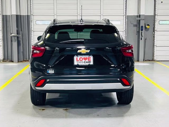 2025 Mosaic Black Metallic Chevrolet Trax LT FWD SUV