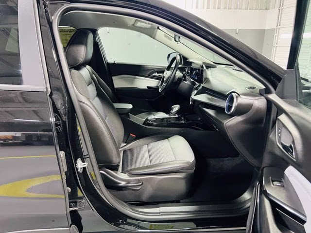 2025 Mosaic Black Metallic Chevrolet Trax LT FWD SUV