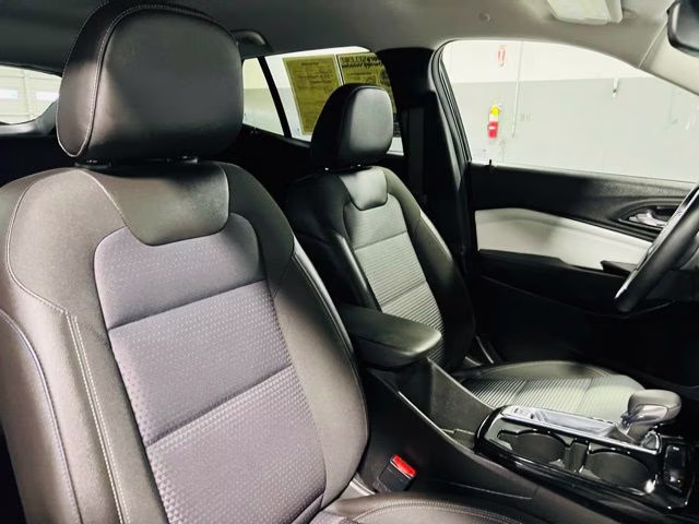 2025 Mosaic Black Metallic Chevrolet Trax LT FWD SUV