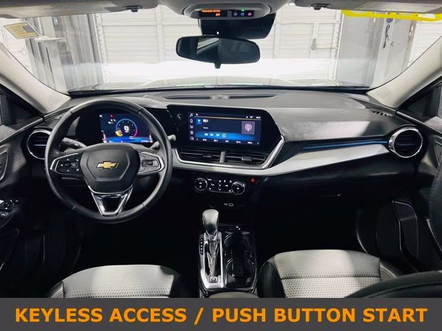 2025 Mosaic Black Metallic Chevrolet Trax LT FWD SUV