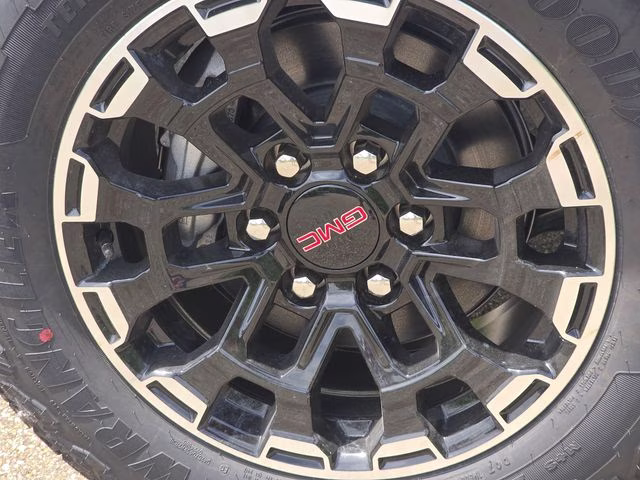 2026 Summit White GMC Canyon AT4 4X4 Truck