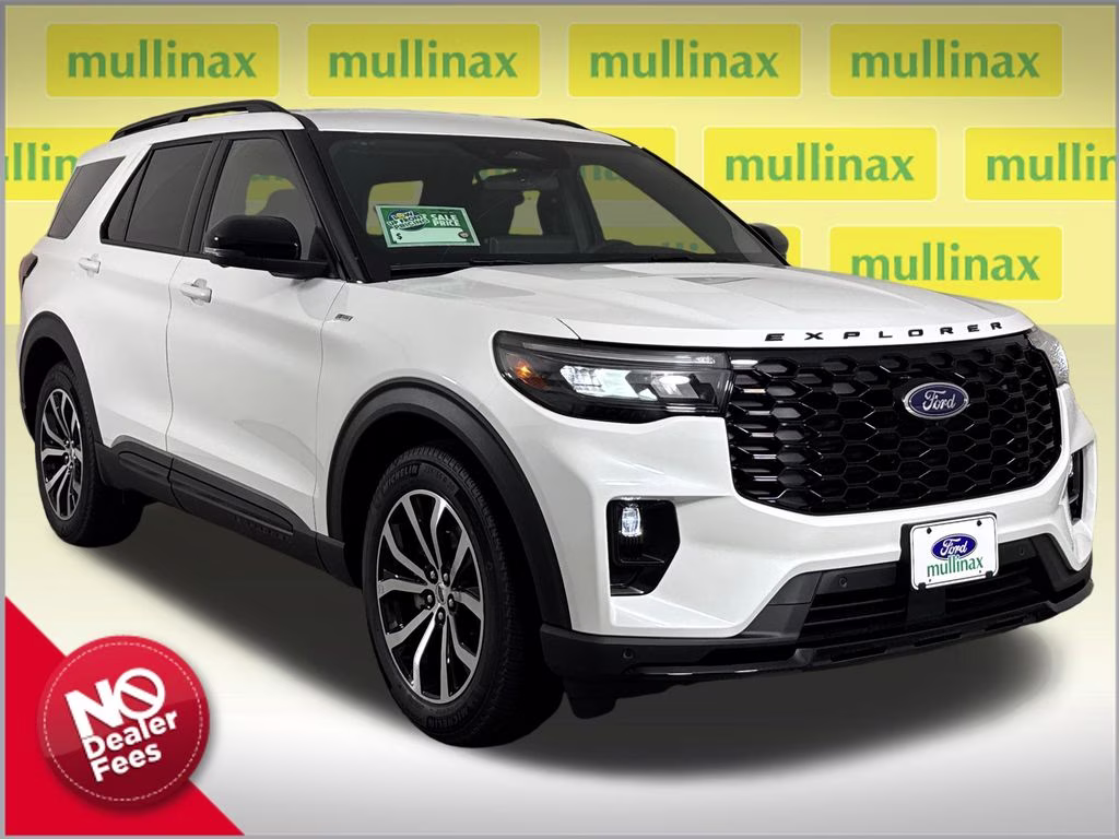 2026 Star White Metallic Tri-Coat Ford Explorer ST-Line RWD SUV