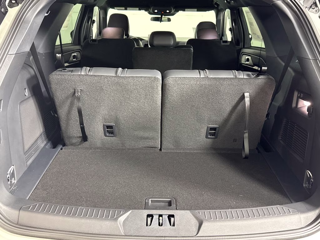 2026 Star White Metallic Tri-Coat Ford Explorer ST-Line RWD SUV