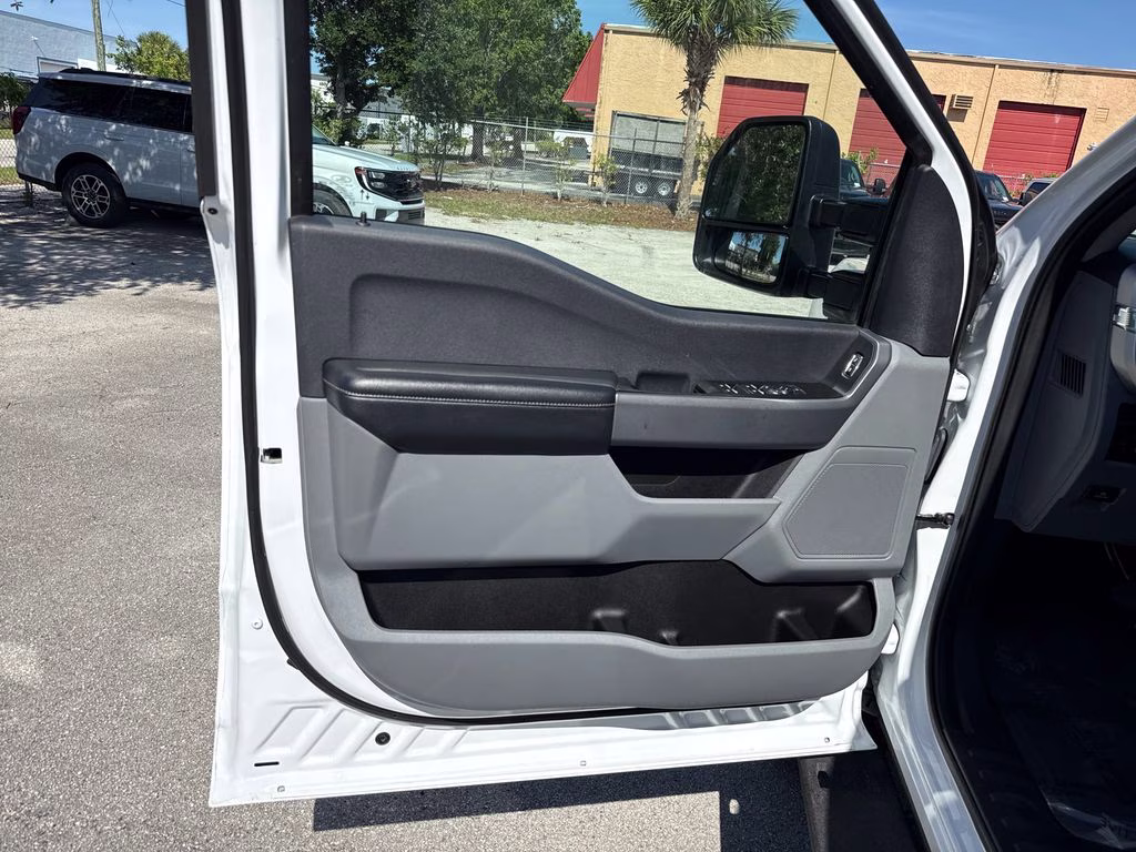 2024 Oxford White Ford Super Duty F-250 SRW STX 4X4 Truck