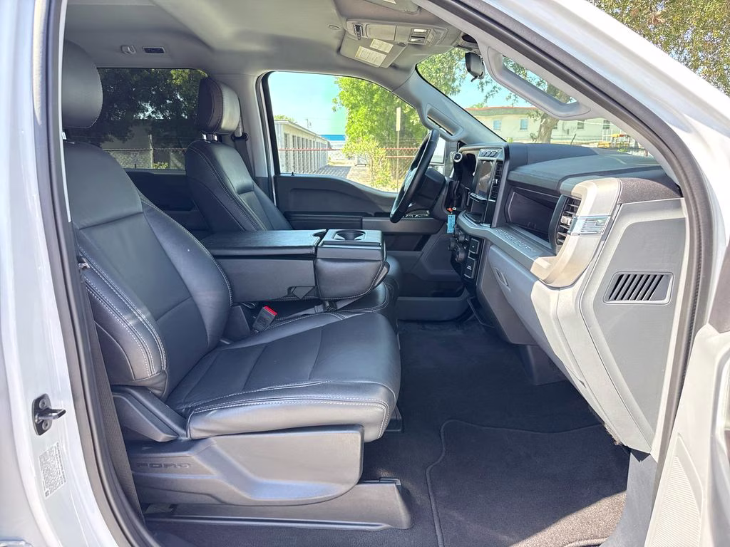 2024 Oxford White Ford Super Duty F-250 SRW STX 4X4 Truck