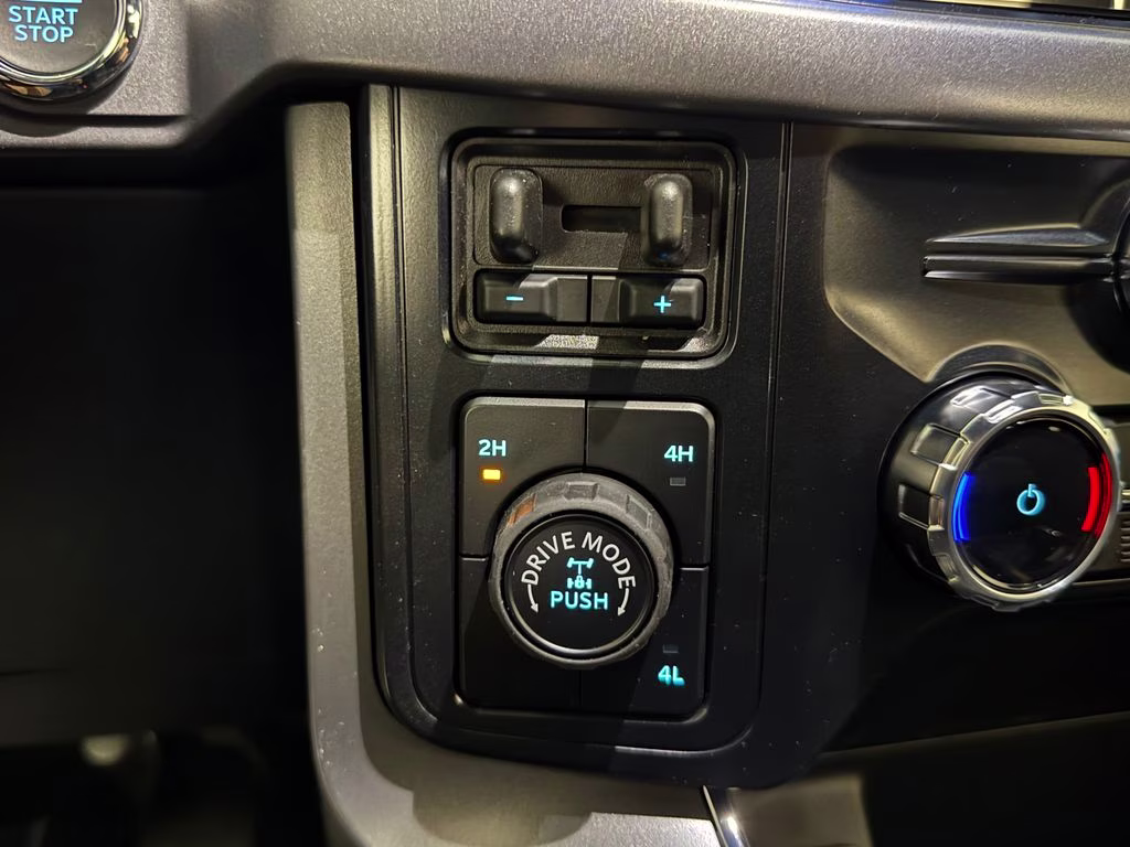 2026 Oxford White Ford F-150 XLT 4X4 Truck