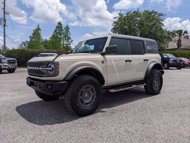 2025 Desert Sand Ford Bronco Badlands 4X4 SUV