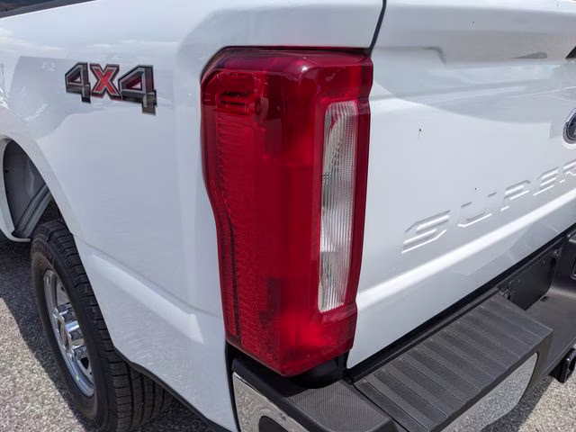 2026 Oxford White Ford Super Duty F-250 SRW XL 4X4 Truck