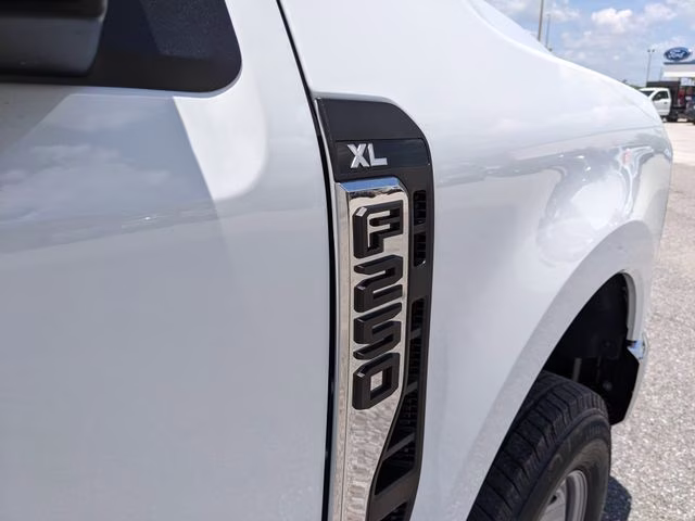 2026 Oxford White Ford Super Duty F-250 SRW XL 4X4 Truck
