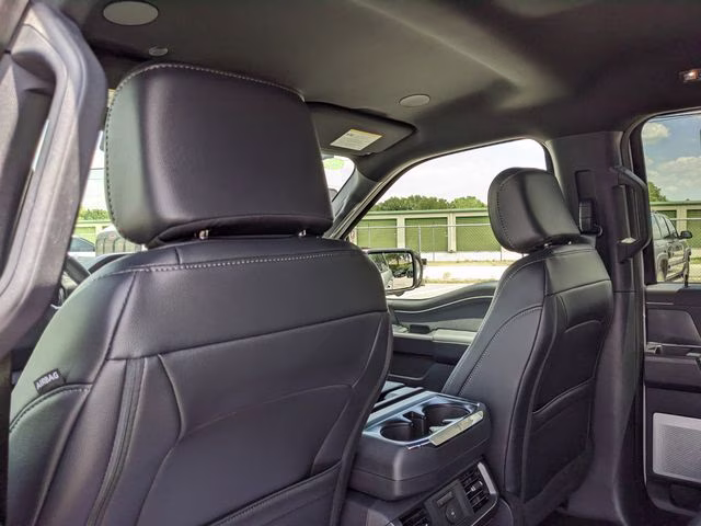 2026 Avalanche Ford F-150 Lariat 4X4 Truck