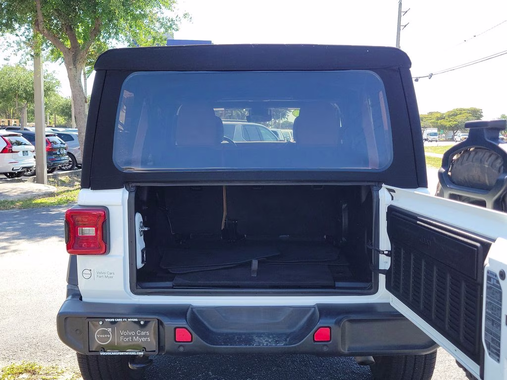 2021 Bright White Clearcoat Jeep Wrangler Unlimited Willys 4X4 SUV