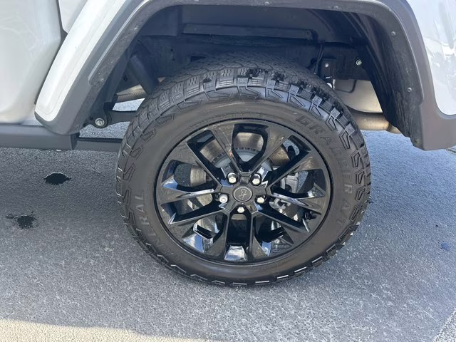 2025 Bright White Clearcoat Jeep Gladiator Nighthawk 4X4 Truck