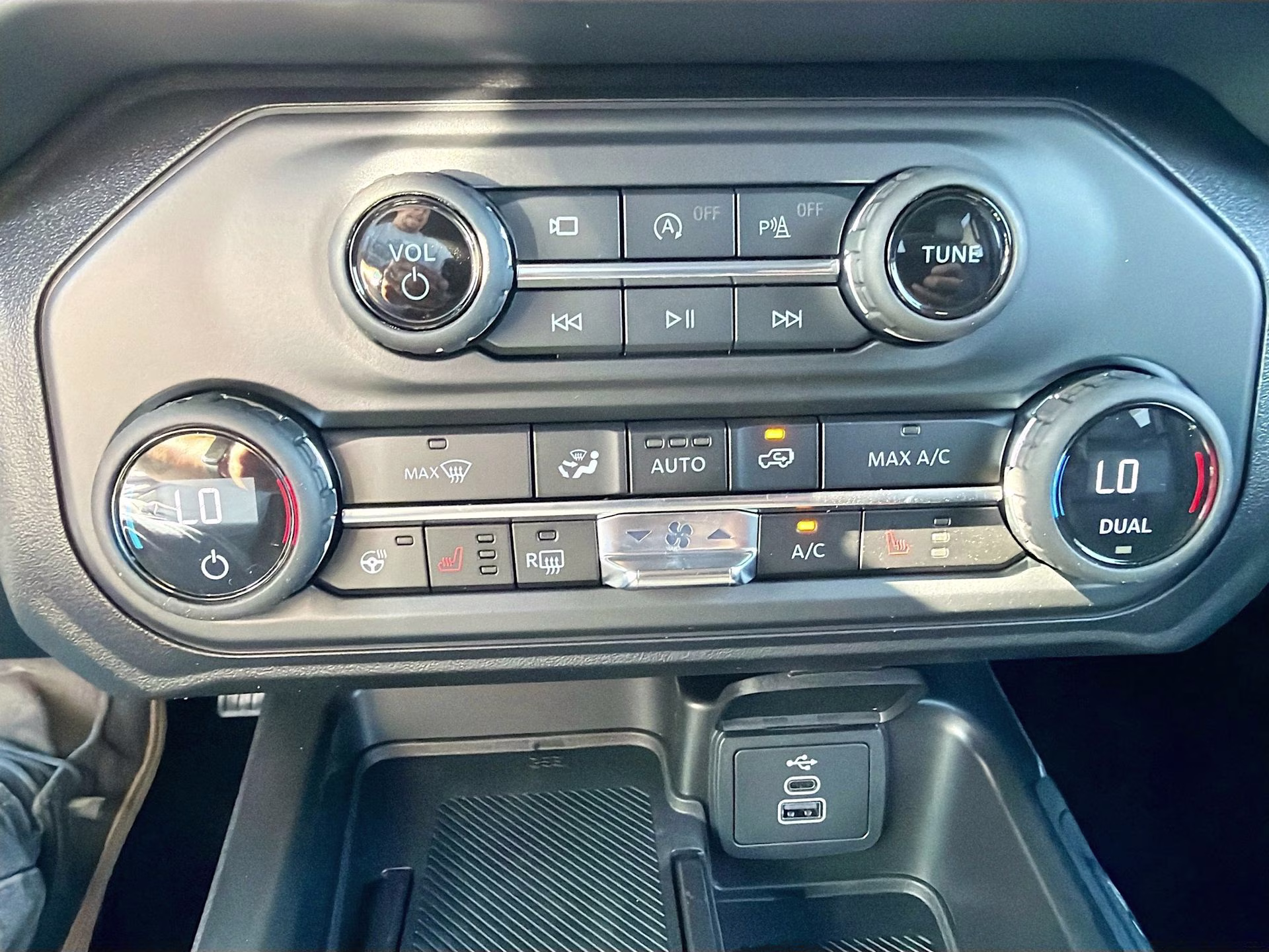 2026 Oxford White Ford Bronco Outer Banks 4X4 SUV
