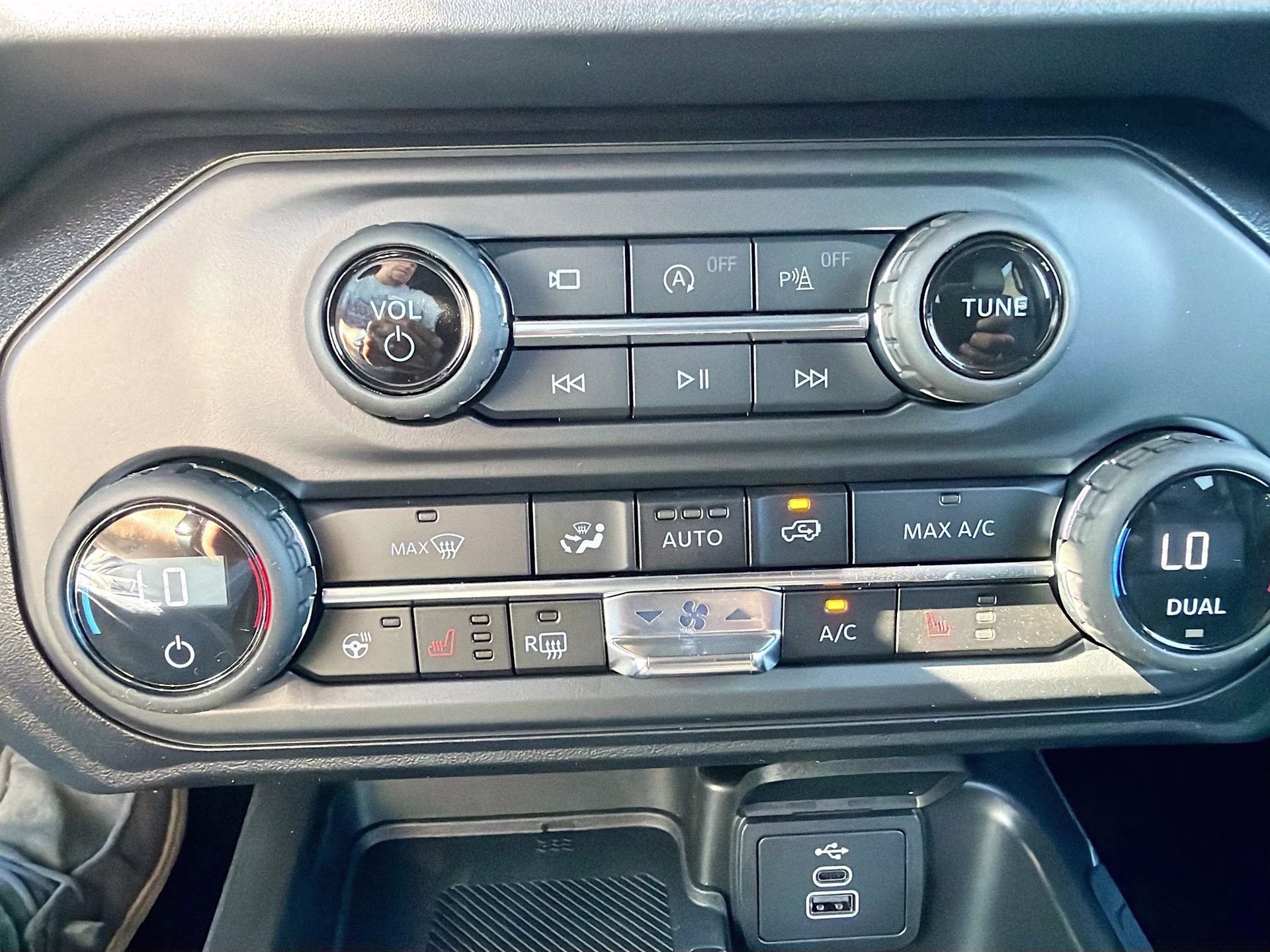 2026 Oxford White Ford Bronco Outer Banks 4X4 SUV