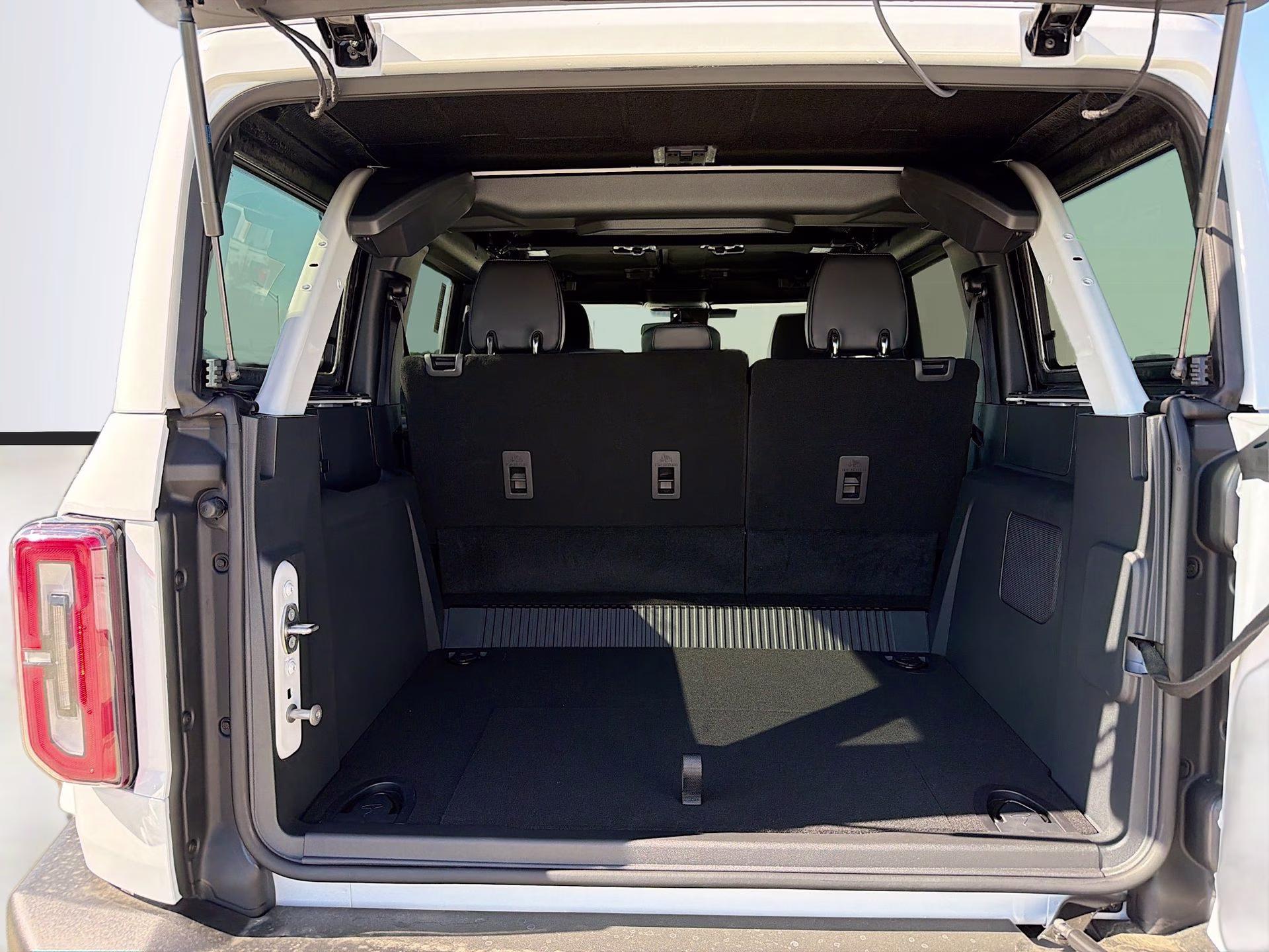 2026 Oxford White Ford Bronco Outer Banks 4X4 SUV