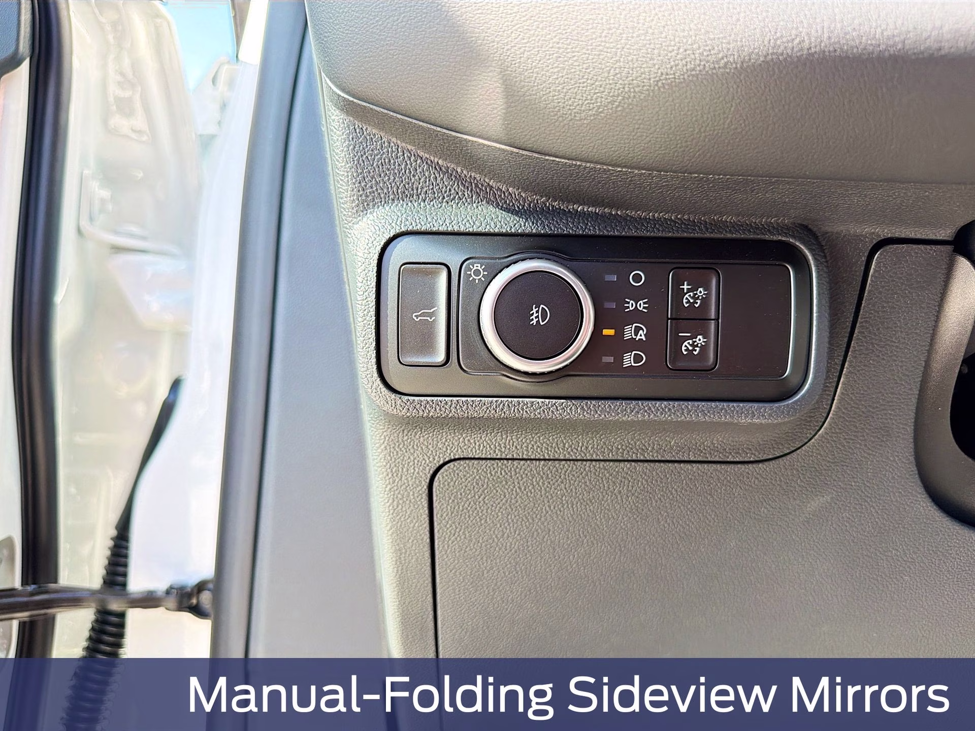 2026 Star White Metallic Tri-Coat Ford Explorer ST-Line RWD SUV