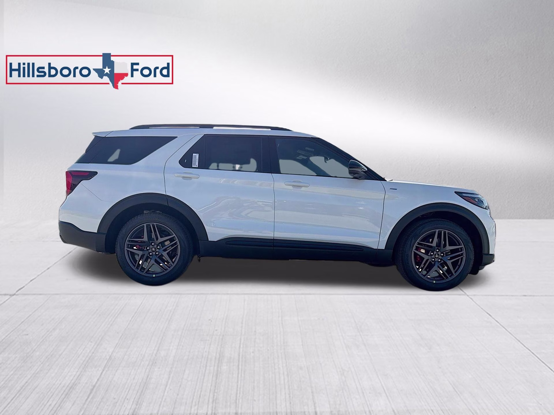 2026 Star White Metallic Tri-Coat Ford Explorer ST-Line RWD SUV