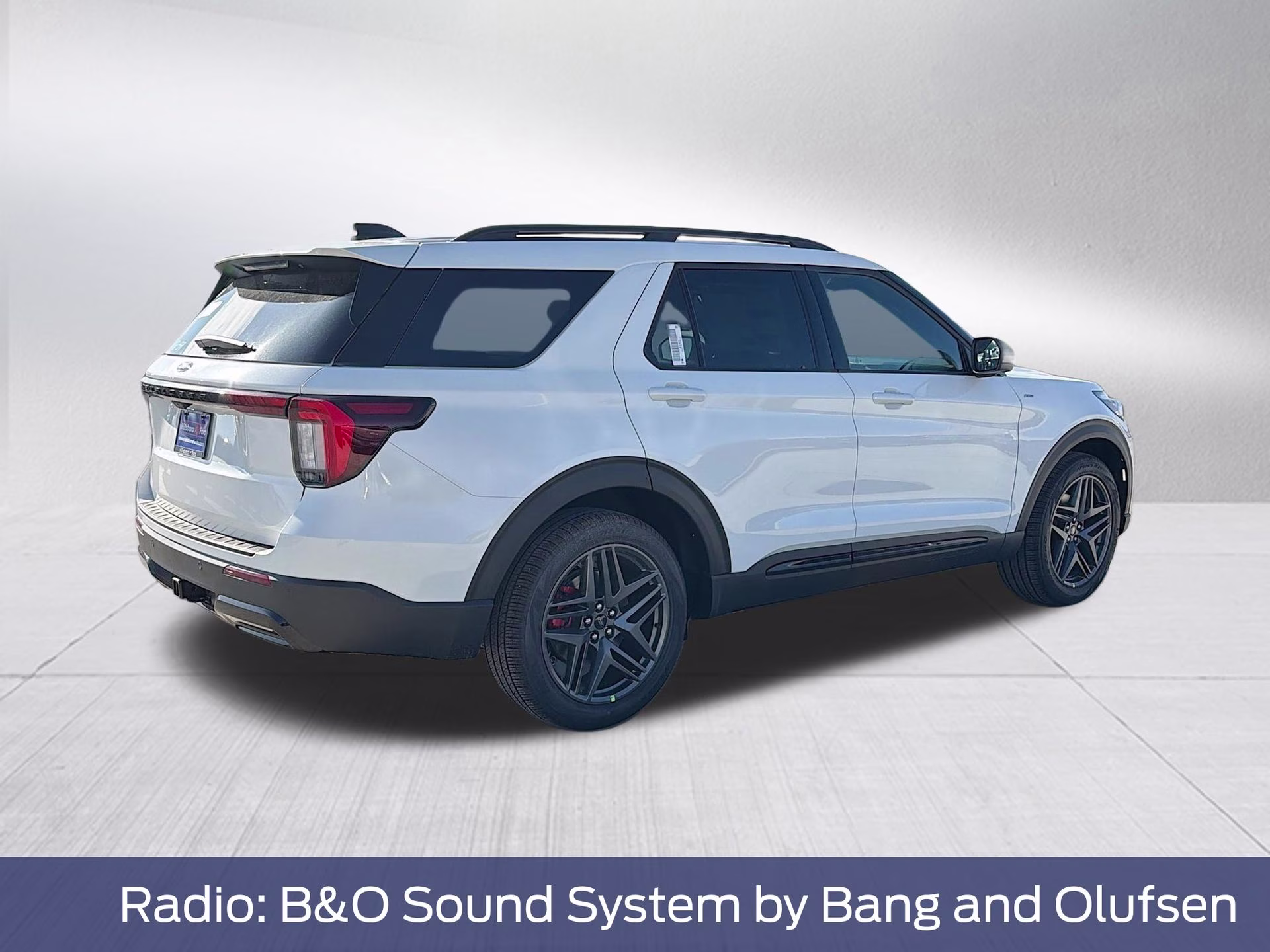 2026 Star White Metallic Tri-Coat Ford Explorer ST-Line RWD SUV