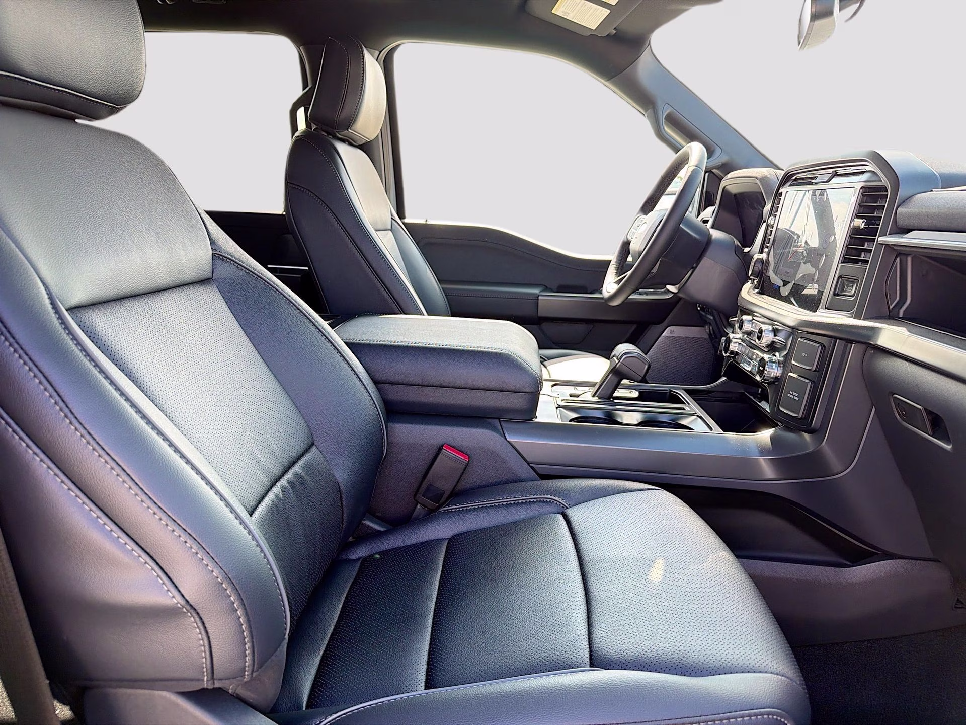 2026 Avalanche Ford F-150 Lariat 4X4 Truck