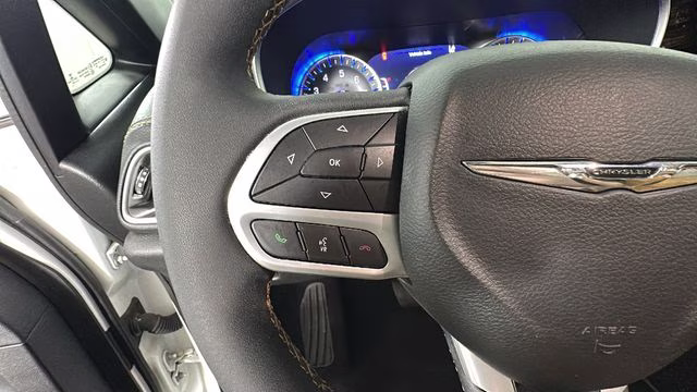 2022 Bright White Clearcoat Chrysler Pacifica Pinnacle AWD Van