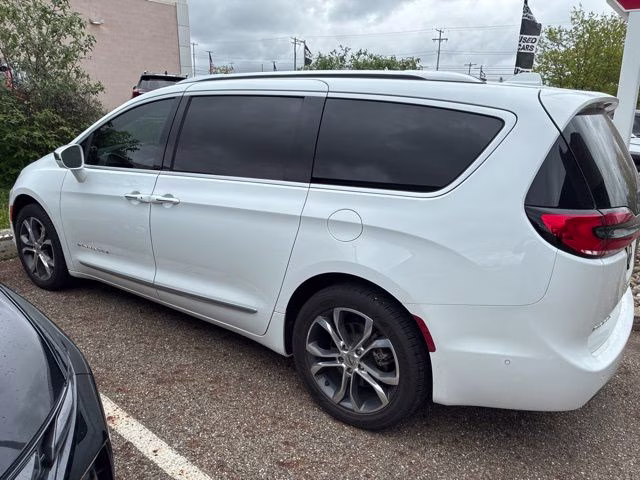 2022 Bright White Clearcoat Chrysler Pacifica Pinnacle AWD Van