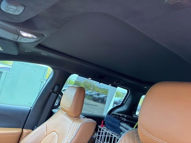 2022 Bright White Clearcoat Chrysler Pacifica Pinnacle AWD Van