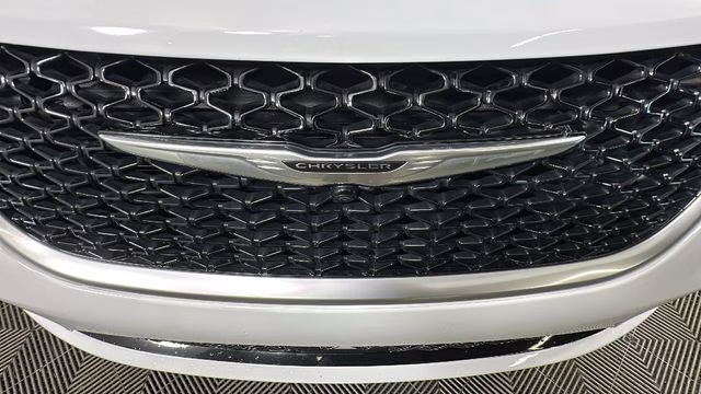 2022 Bright White Clearcoat Chrysler Pacifica Pinnacle AWD Van