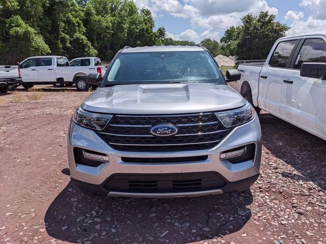 2020 Silver Metallic Ford Explorer XLT RWD SUV