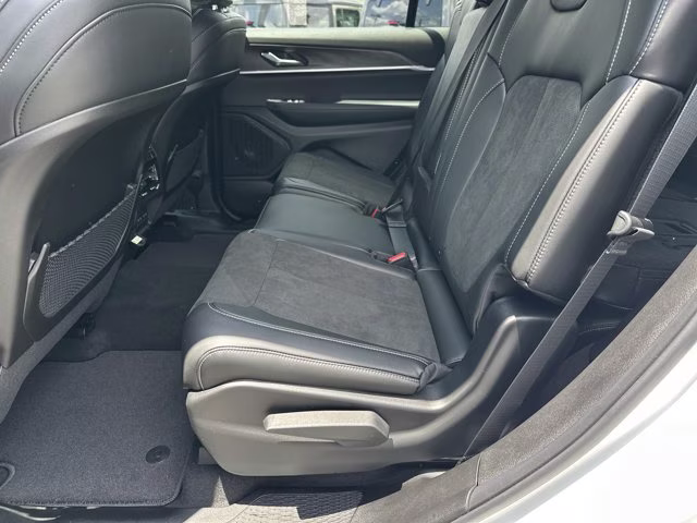 2026 Bright White Clearcoat Jeep Grand Cherokee L Laredo Altitude RWD SUV