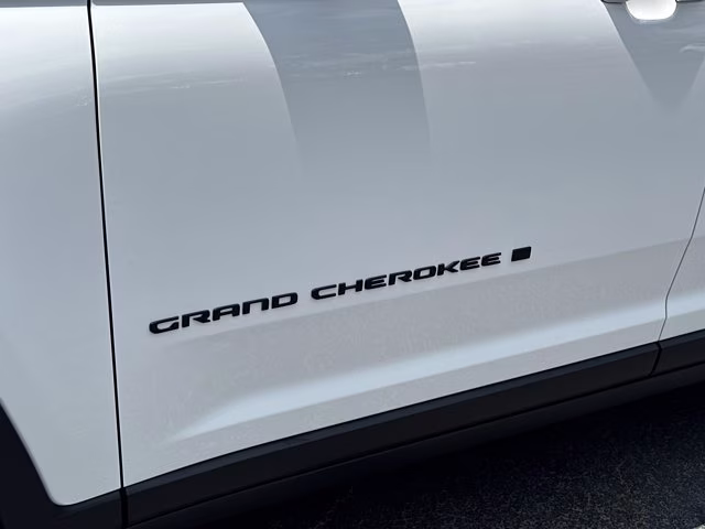 2026 Bright White Clearcoat Jeep Grand Cherokee L Laredo Altitude RWD SUV