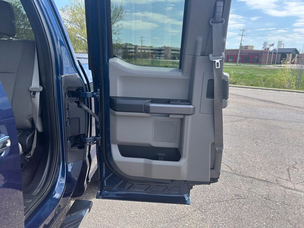 2019 Blue Jeans Metallic Ford F-150 XLT w/Chrome Appearance Pkg 4X4 Truck