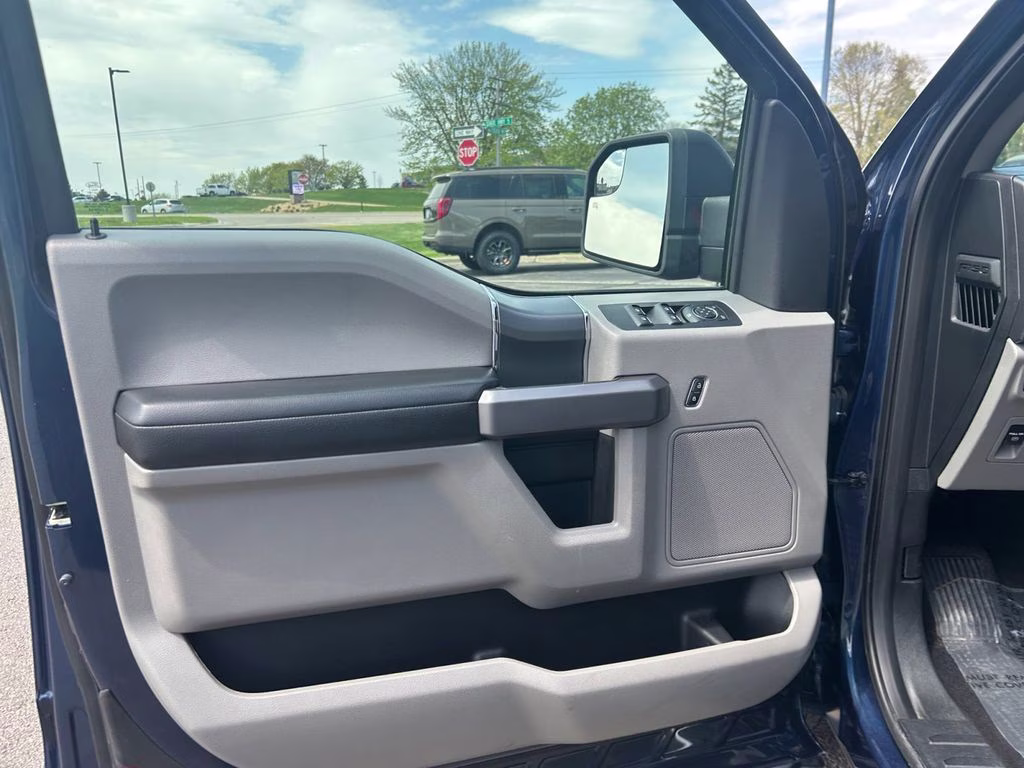 2019 Blue Jeans Metallic Ford F-150 XLT w/Chrome Appearance Pkg 4X4 Truck