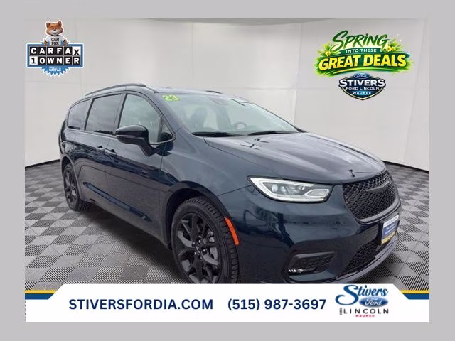2023 Chrysler Pacifica Limited AWD's photo