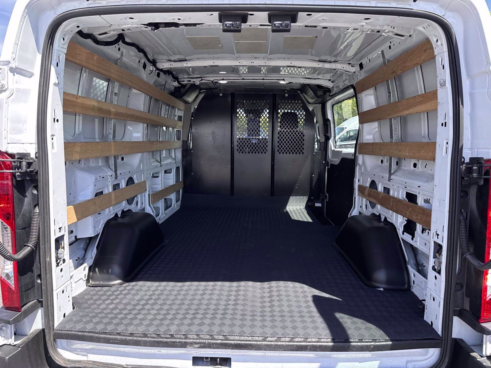 2024 Oxford White Ford Transit Cargo Van T-250 130 Low Rf 9070 GVWR RWD RWD Van