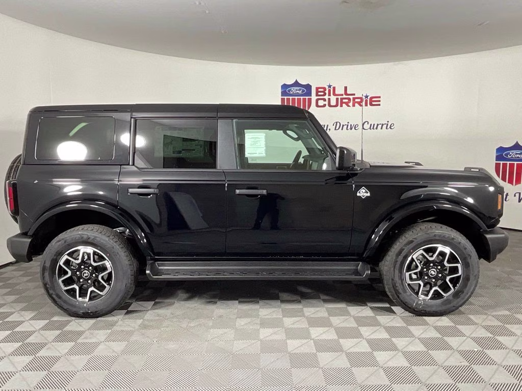 2026 Shadow Black Ford Bronco Outer Banks 4X4 SUV