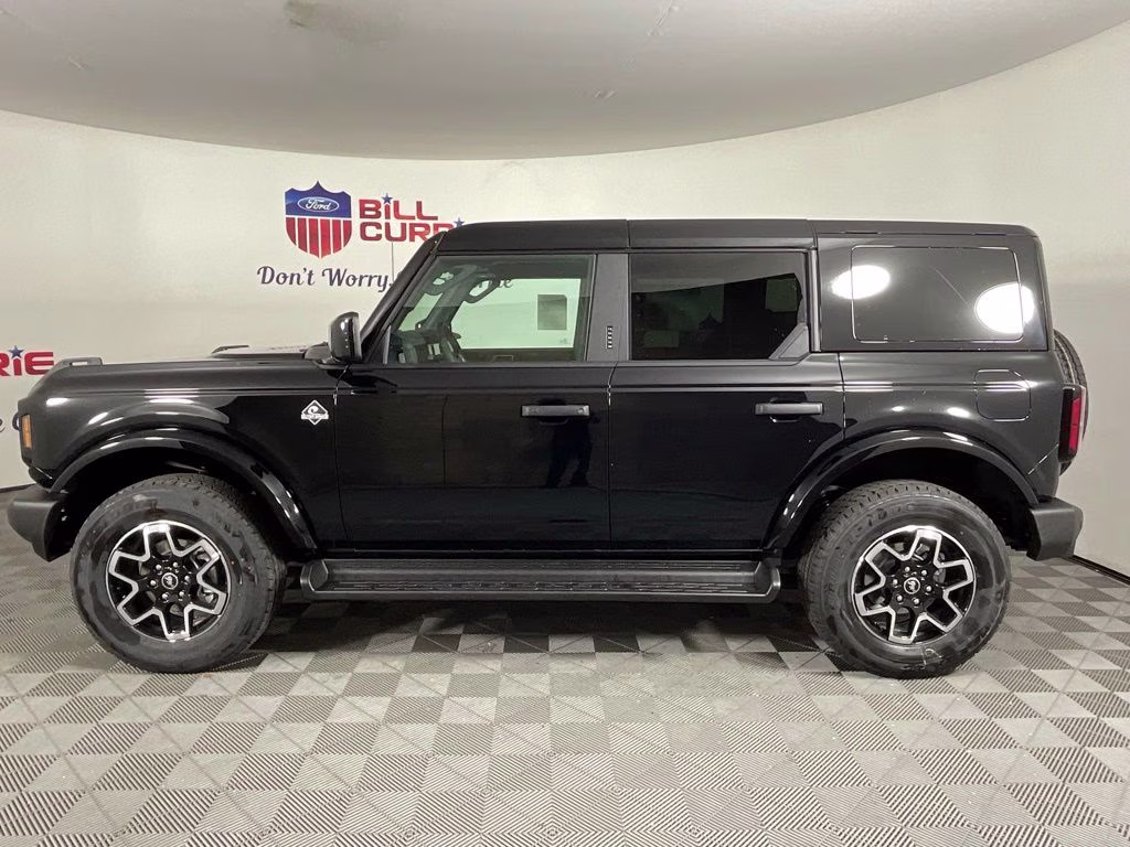 2026 Shadow Black Ford Bronco Outer Banks 4X4 SUV