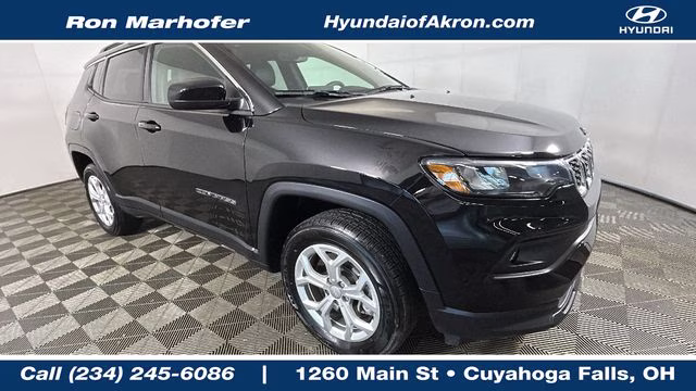 2024 Diamond Black Crystal Pearlcoat Jeep Compass Latitude 4X4 SUV