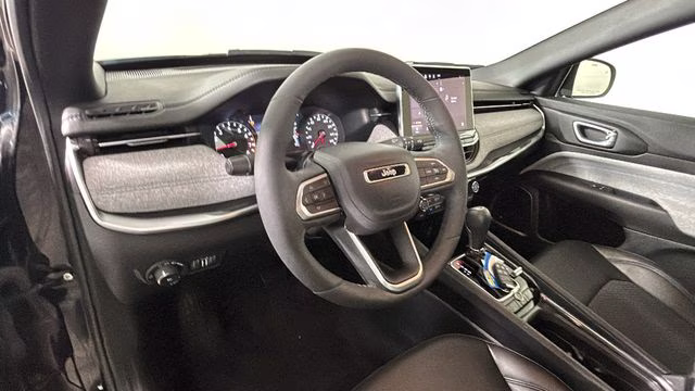 2024 Diamond Black Crystal Pearlcoat Jeep Compass Latitude 4X4 SUV