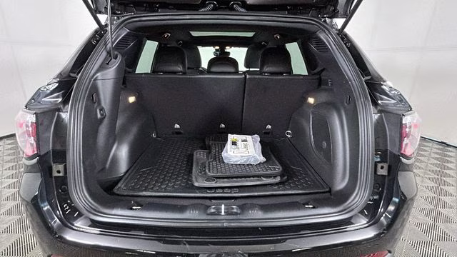 2024 Diamond Black Crystal Pearlcoat Jeep Compass Latitude 4X4 SUV