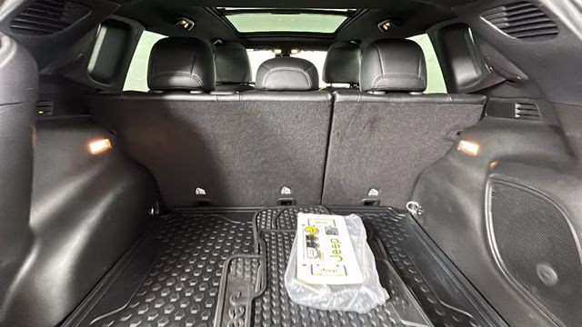2024 Diamond Black Crystal Pearlcoat Jeep Compass Latitude 4X4 SUV