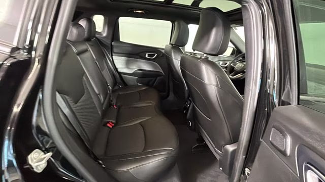 2024 Diamond Black Crystal Pearlcoat Jeep Compass Latitude 4X4 SUV