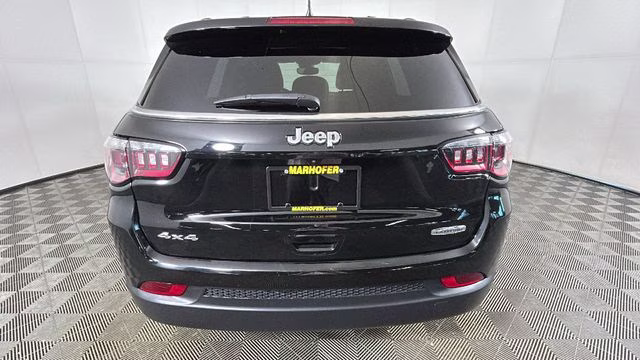 2024 Diamond Black Crystal Pearlcoat Jeep Compass Latitude 4X4 SUV
