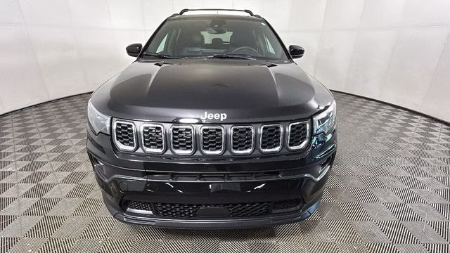2024 Diamond Black Crystal Pearlcoat Jeep Compass Latitude 4X4 SUV