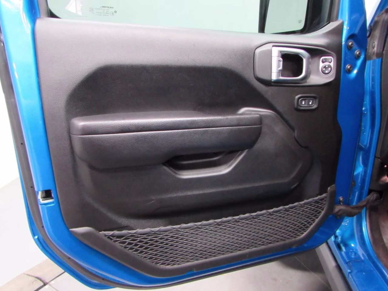 2023 Hydro Blue Pearlcoat Jeep Gladiator Willys 4X4 Truck