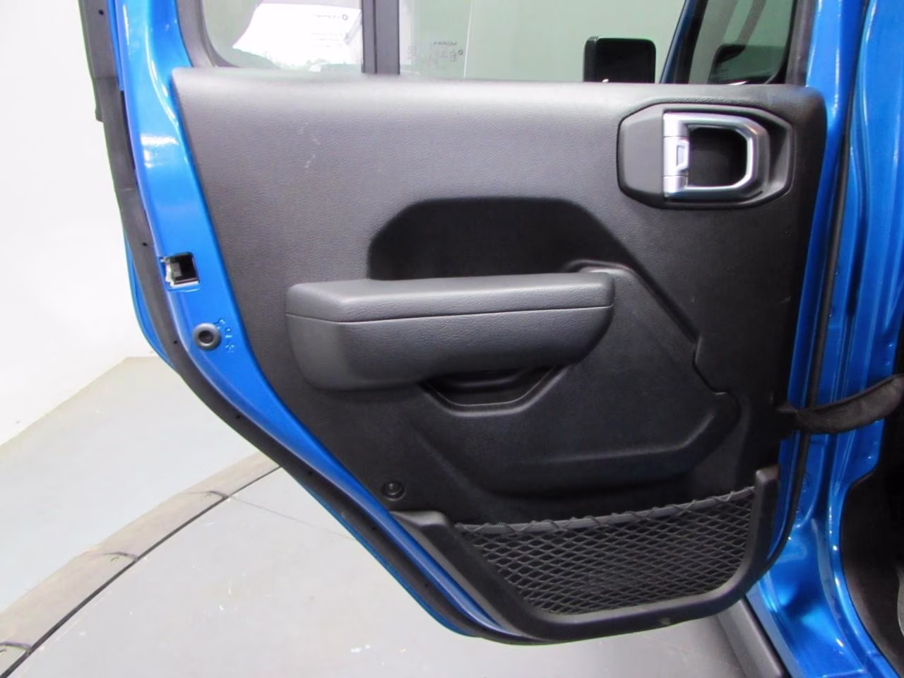 2023 Hydro Blue Pearlcoat Jeep Gladiator Willys 4X4 Truck