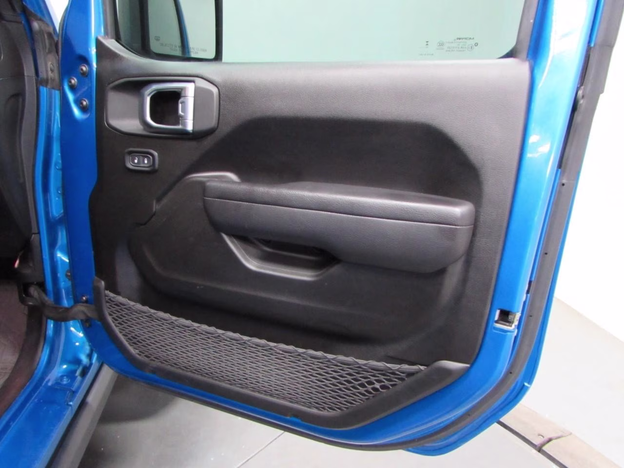 2023 Hydro Blue Pearlcoat Jeep Gladiator Willys 4X4 Truck