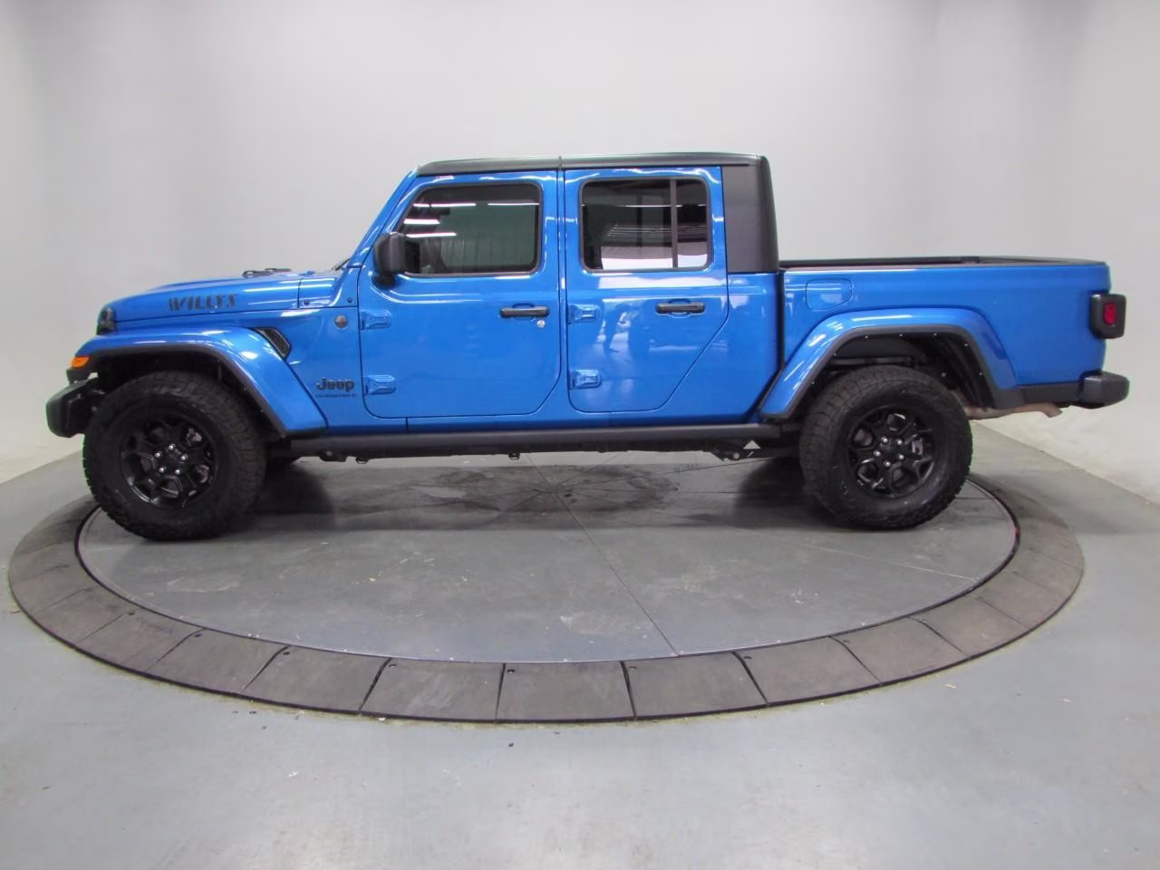 2023 Hydro Blue Pearlcoat Jeep Gladiator Willys 4X4 Truck